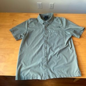 Green North Face snap down! Medium.